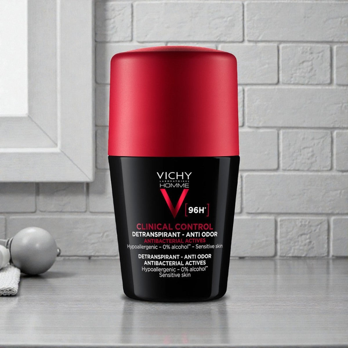 Vichy Homme Clinical Control 96H – Bathroom